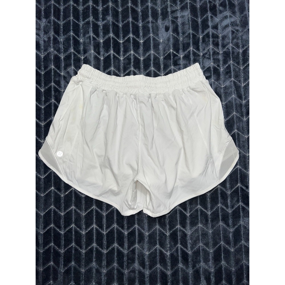 Lululemon Women Hotty Hot Mid Rise Lined Short White Size 8